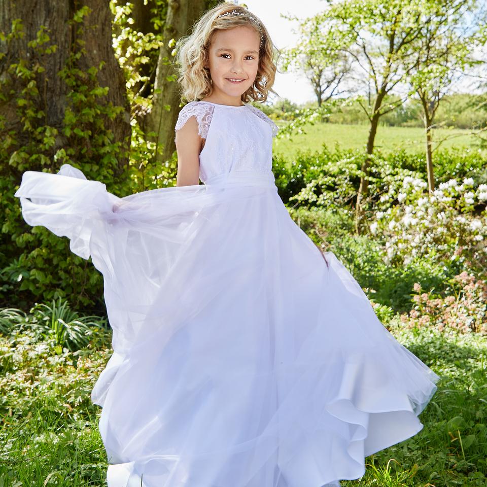 Langes Kommunionkleid aus Glitzer Tüll mit Volant Ärmelchen